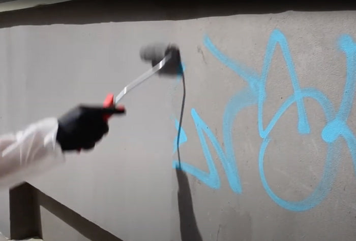 Charger la vidéo: Fini les graffitis, nous faisons briller les murs